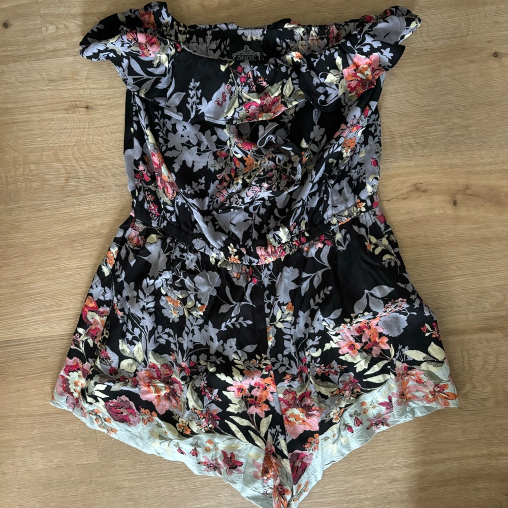 EUC Angie Black Floral Women's Romper size large